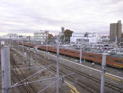 Chuo line train coming into the station at Haijima.